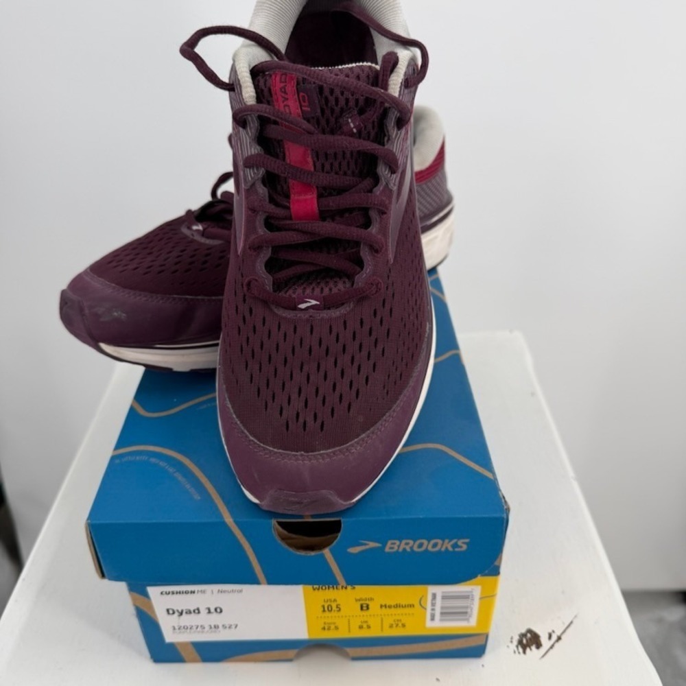Brooks Womens Dyad 10 Shoes 10.5 B Purple Running Walking Sneakers